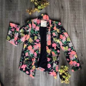 Cartonnier florescent floral blazer size XS